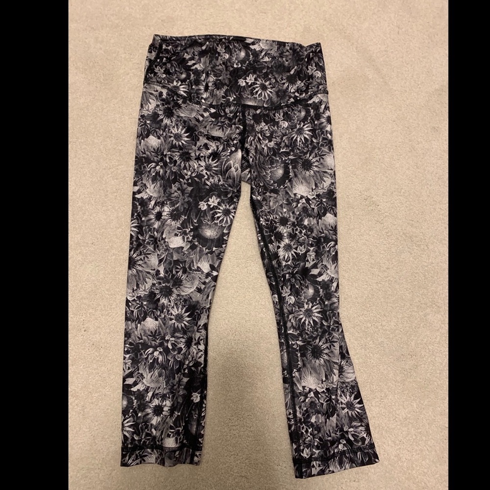 Lululemon crop leggings size 6